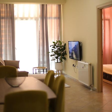 Pleasant Apartment With Free Dedicated Parking In Komuna E Parisit Tirana Exterior foto