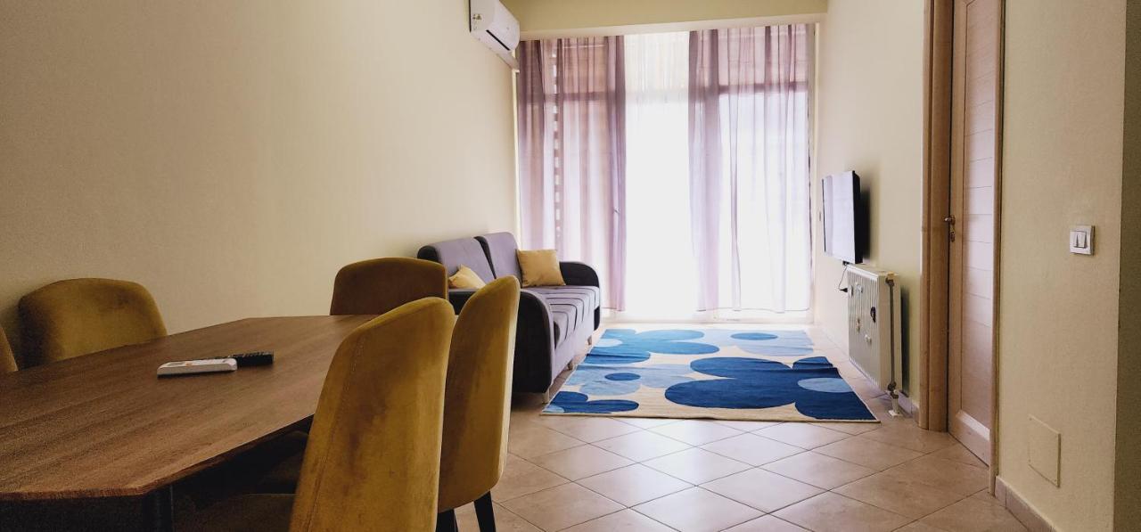 Pleasant Apartment With Free Dedicated Parking In Komuna E Parisit Tirana Exterior foto