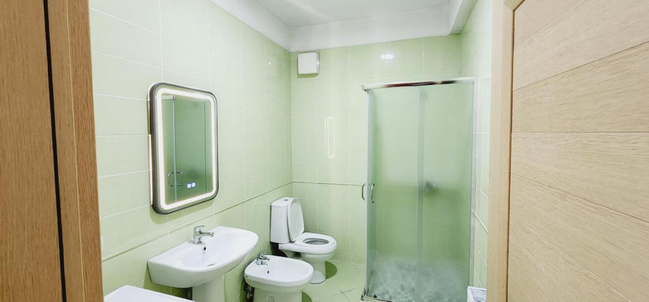 Pleasant Apartment With Free Dedicated Parking In Komuna E Parisit Tirana Exterior foto