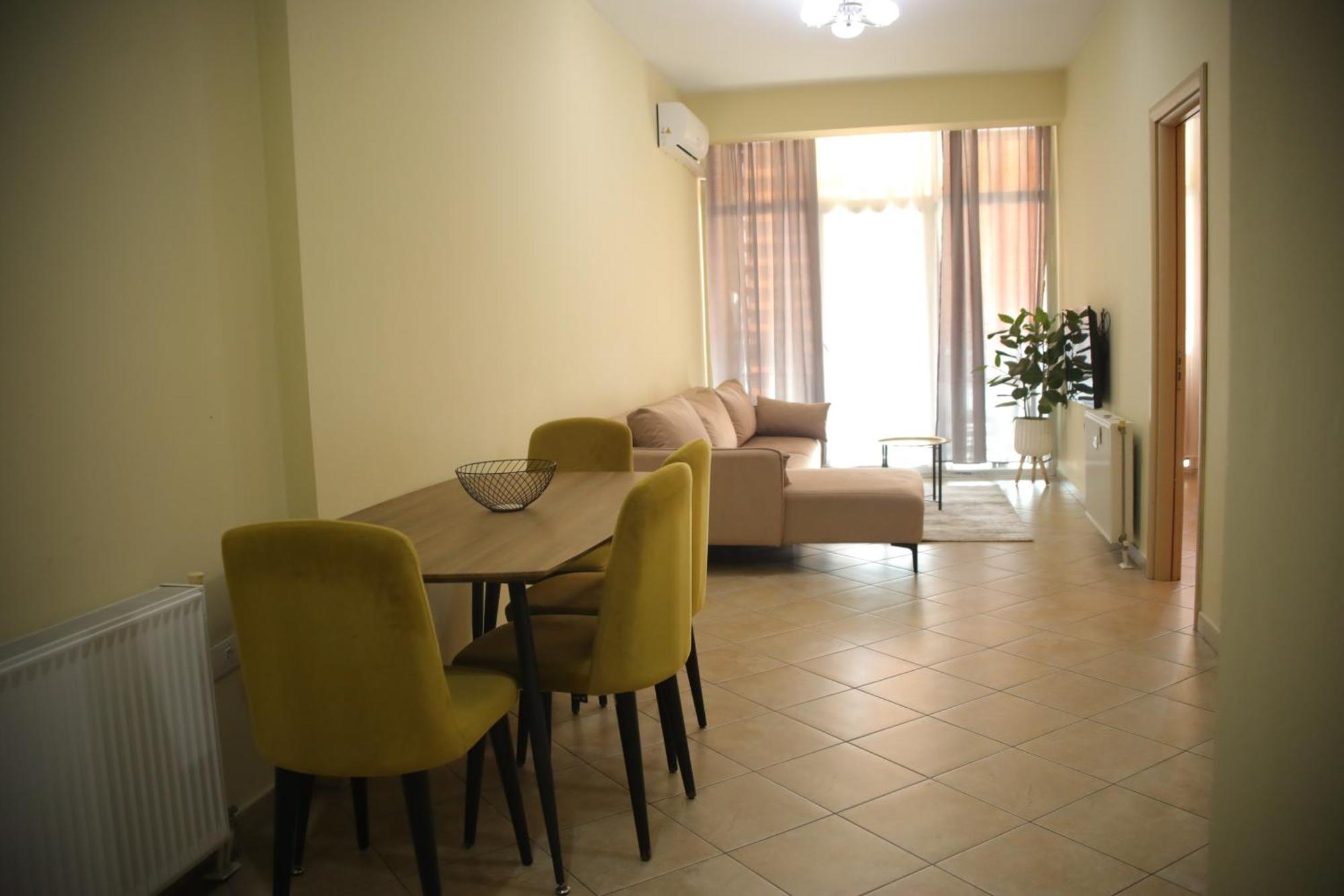 Pleasant Apartment With Free Dedicated Parking In Komuna E Parisit Tirana Exterior foto